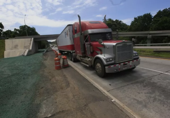 Camioneros panameños preocupados por el futuro del movimiento de carga en contenedores desde los puertos. /Foto Archivo