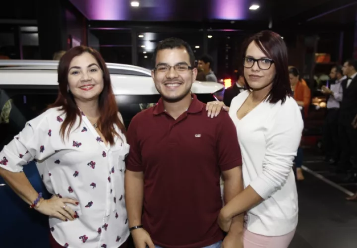 4. Marietta Díaz, Camilo Araúz y Ahyain Aizpurúa.