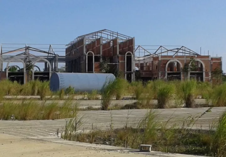 Estructuras de la ciudad judicial en P. Oeste, en el abandono. /Foto Eric A. Montenegro 