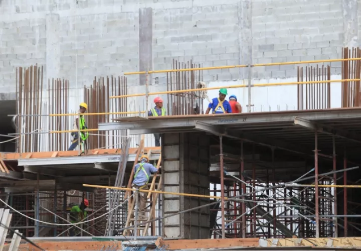 La excesiva burocracia y el incremento de impuestos municipales son algunos de los factores influyentes en el decrecimiento del sector. /Foto Archivo