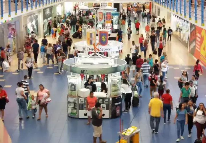 Centros comerciales como Albrook Mall y Multiplaza, con mayor afluencia de compradores durante el primer día del "Panamá Black Weekend". Archivo