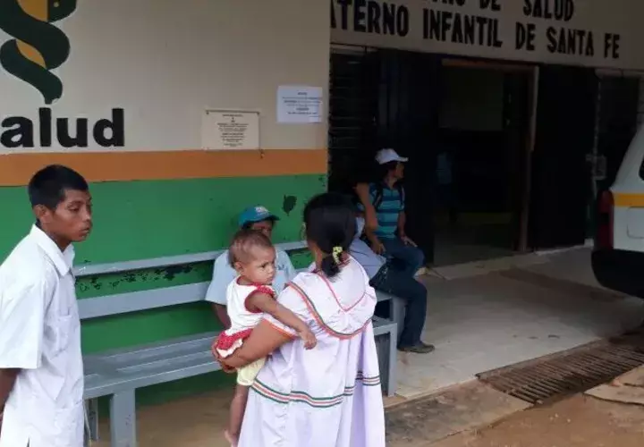 A algunos pacientes se les tuvo que  hospitalizar en el centro de salud del distrito de  Santa Fe. /Foto Víctor Eliseo Rodríguez 