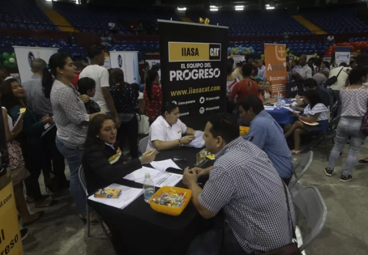 Las ferias de empleo representan una ayuda para la empresa privada, mas no así una solución al problema central, según empresarios. /Foto Archivo