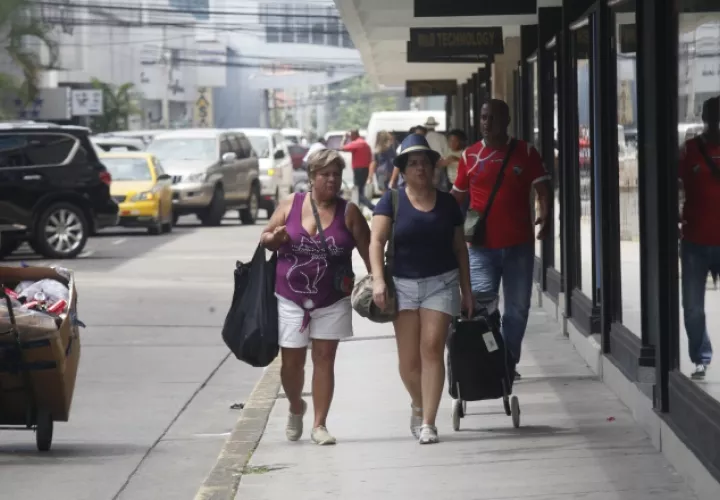 La Zona Libre de Colón ha mantenido por cuatro años bajas en su movimiento comercial debido a conflictos con sus principales clientes.  Archivo