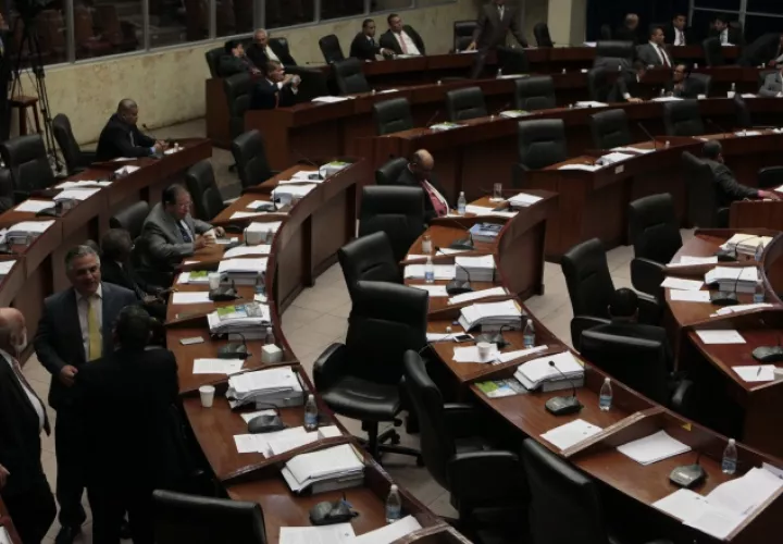 La Asamblea debió devolver 514 cheques de donativos en julio. Archivo
