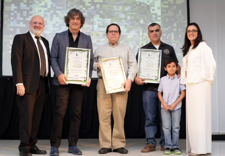 Fotografía. E. Cedeño, S. Ochoa ,  R. López Arias, J. Justiniani e I. Díaz.