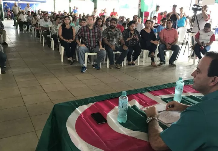Francolini compartió con militantes de CD, en Penonomé, Coclé. /Foto Cortesía 