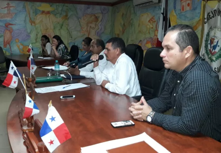 Concejales se centraron en los actos patrióticos de noviembre. /Foto Zenaida Vásquez 