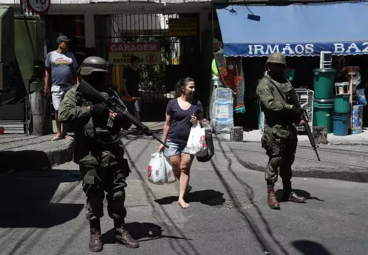 Hubo mil militares en la favela. EFE