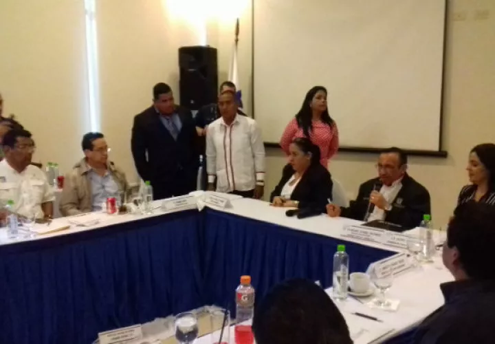 Los maestros esperan que se continúe con los acuerdos sostenidos. Foto: Mayra Madrid.  