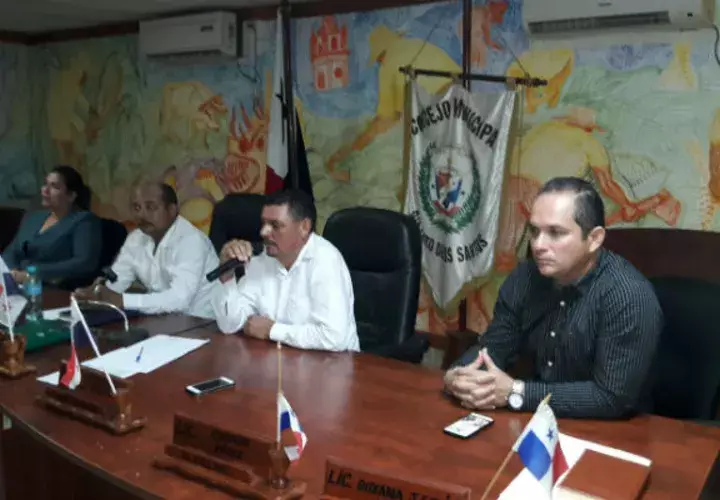 Amaya asumió el cargo este martes tras el arresto y traslado a la ciudad capital del alcalde. Foto: Zenaida Vásquez