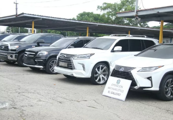 1.5 millones de dólares en autos, aproximadamente.