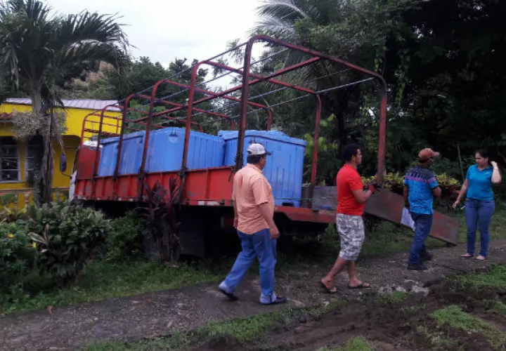 Camión casi impacta una casa. Foto: Melquiades Vásquez 