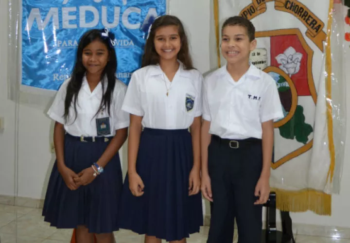 Estudiantes ganadores. Foto: Eric A. Montenegro.