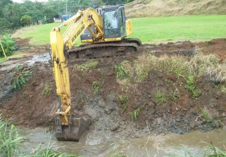 Autoridades buscan minimizar las inundaciones en Cativá. Foto: Diómedes Sánchez