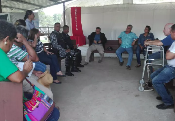 Aprovecharon también la urgencia de resolver problemas de transporte y sanitarios. Foto: Eric Ariel Montenegro