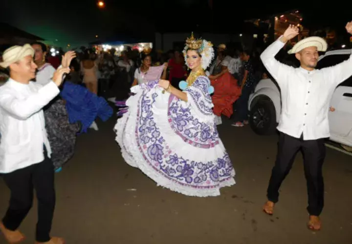 Diva Mercedes Falcón, reina de la versión 67 del Festival Nacional de Mejorana. Foto: Zenaida Vásquez