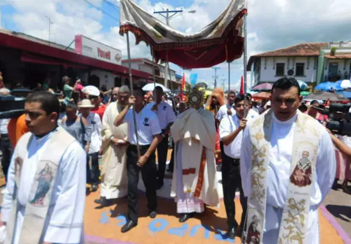 El sacerdote renunció y asegura que nada tiene que ver con una mujer.. Foto: Zenaida Vásquez