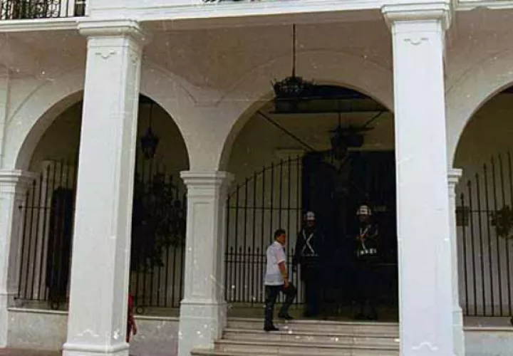 "No voy a aceptar la intromisión del narcotráfico en la política de mi país", dijo Varela.