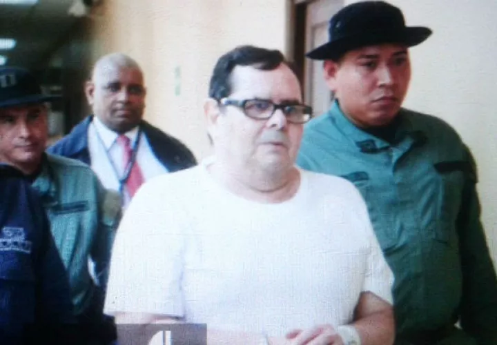 Momentos en que Cucalón era trasladado a la audiencia.
