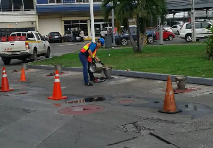 ACODECO en operativo de combustibles para verificar surtidores. Foto/Cortesía de la Acodeco