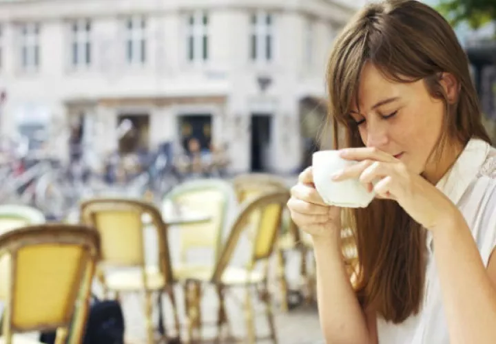 Lograr de tomar café y bebidas energética