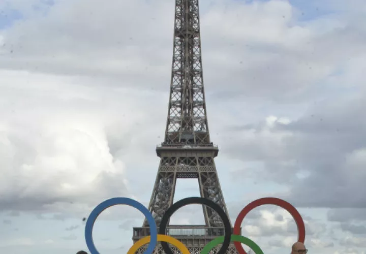 Como la amenaza terrorista sigue siendo importante y esas barreras rompían la perspectiva de un monumento de las características de la torre Eiffel. FOTO/AP 