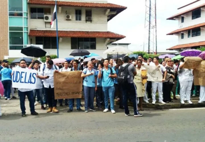 Varias jornadas de protesta realizaron los estudiantes y profesores de Udelas.