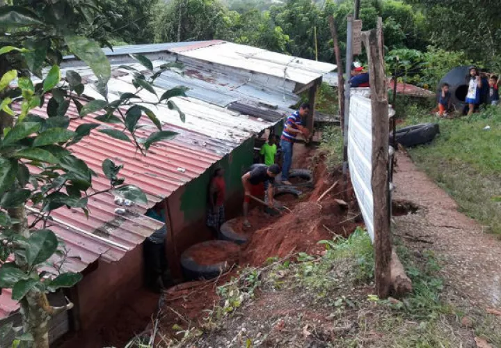 Autoridades prometen atender este asunto de la vereda en Buena Vista. Foto: Diómedes Sánchez 