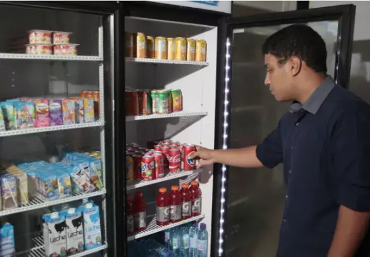 Un litro de soda en el supermercado puede estar costando $3.05. Foto/Víctor Arosemena