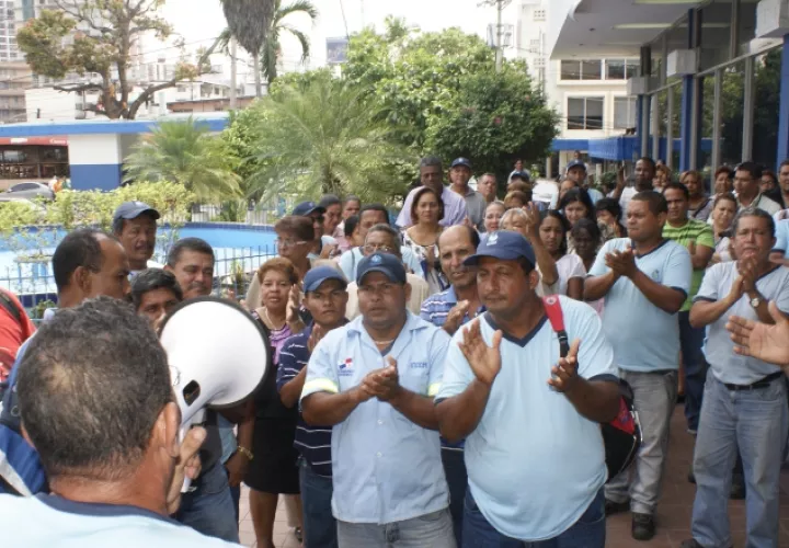 Los trabajadores del Idaan paralizaron todas las labores desde ayer, lunes. /Foto Archivo