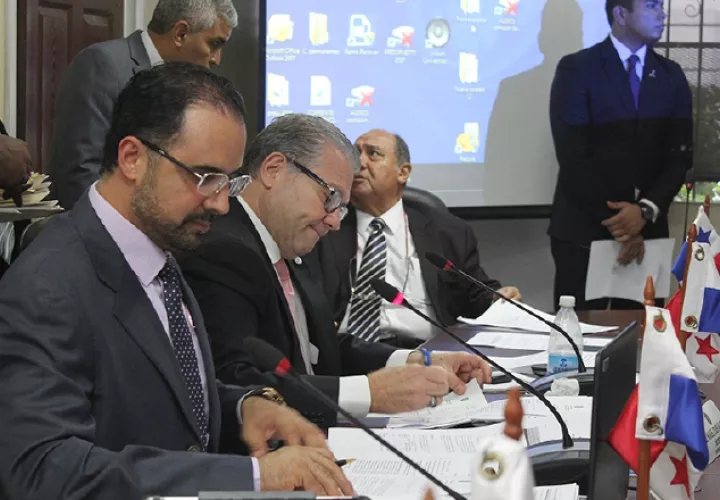 Comisión de Presupuesto hace recomendaciones al Ejecutivo y pide aumentos.