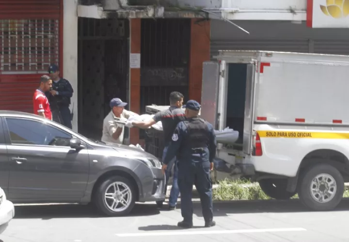 Una mujer fue encontrada muerta en un edificio ubicado en Perejil, Calidonia. /Foto Edwards Santos Cruz 