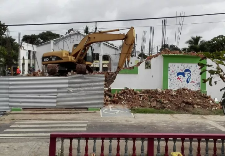 Párraco salió al paso de cuestionamientos por la demolición.