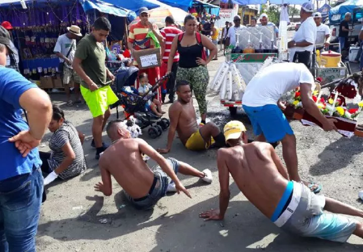 Desmayos, fatiga y vómitos entre feligreses en Portobelo.