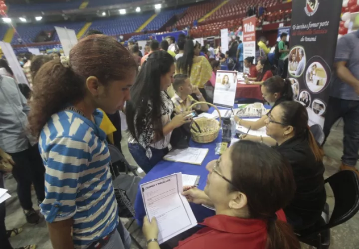 Las ferias de empleo son una oportunidad para que los panameños jóvenes apliquen y se inserten en el mercado laboral. /Foto Archivo