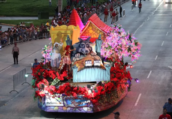 Para este año se tiene contemplado la participación de 12 carros alegóricos en el desfile de Navidad. /Foto Archivo