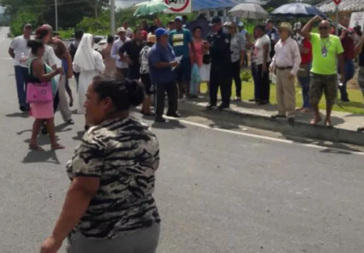 Cerraron dos paños de la Interamericana, en Remedios. /Foto José Vásquez