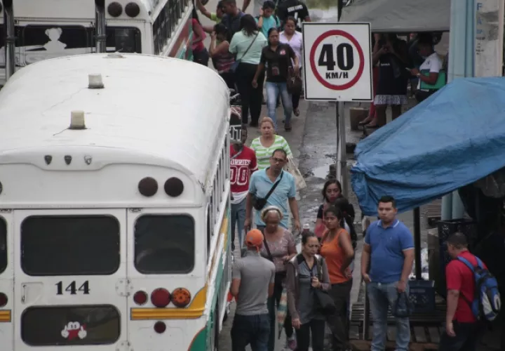 Deficiencias en el servicio del transporte público continúan Víctor Arosemena