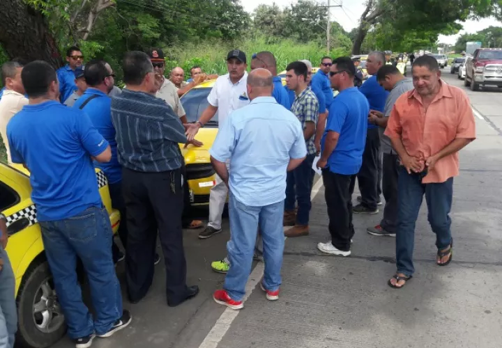 Al lugar llegó la Policía Nacional de Chitré y de la provincia de Los Santos, para mediar sobre el hecho. Zenaida Vásquez 