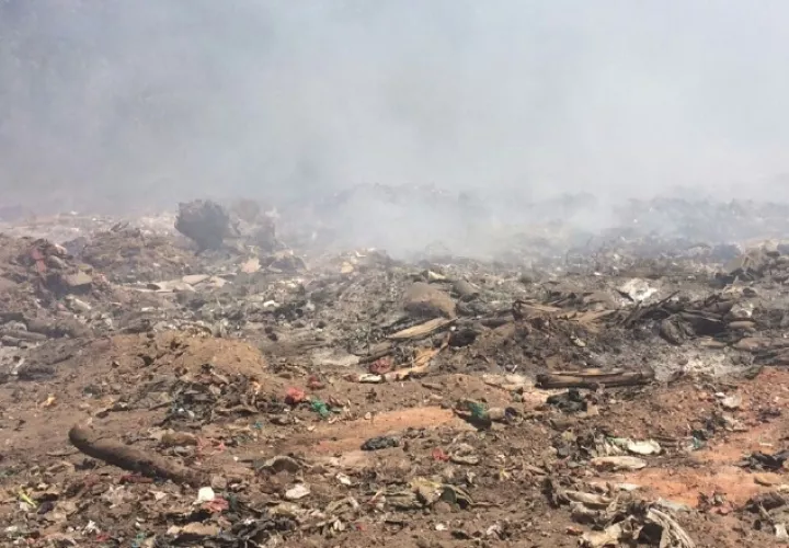 El  humo pone en peligro la salud de la población. /Foto Thays Domínguez