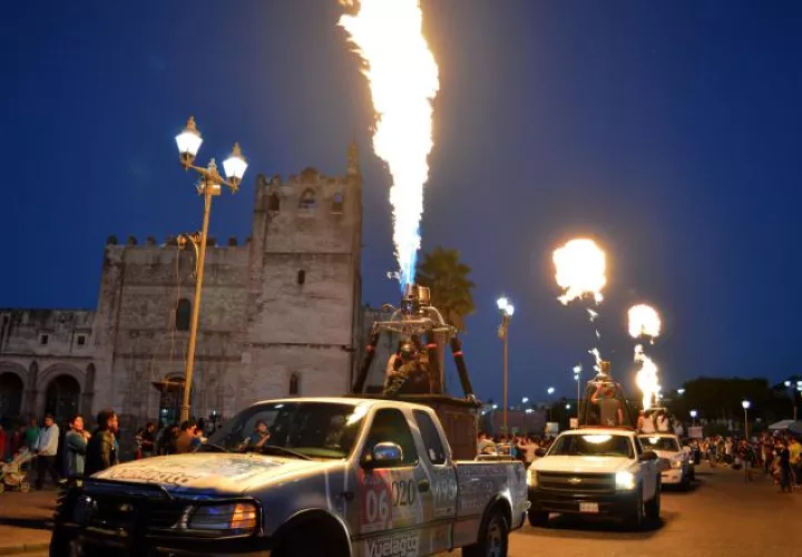Desfile de los llamados "Dragones", como parte de la iniciativa "Noches Mágicas" este fin de semana. /Foto EFE