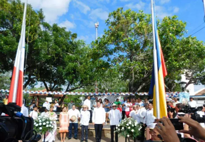 Los actos protocolares marcan el inicio de la celebración de los días patrios.
