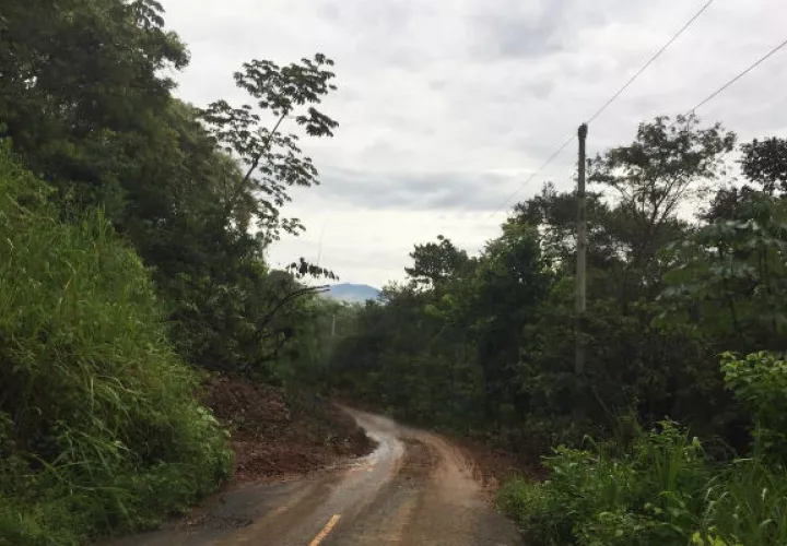 El deslizamiento hacia Soloy, mantiene  obstruida la vía.