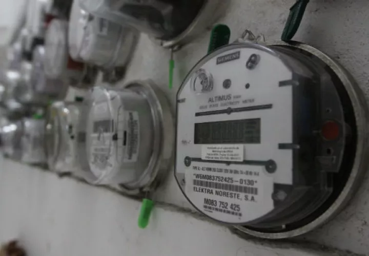 Según los especialistas, los lleva a la conclusión de que la reglamentación subiría de manera exorbitante la tarifa eléctrica para todos los panameños. Foto/Archivo Panamá América