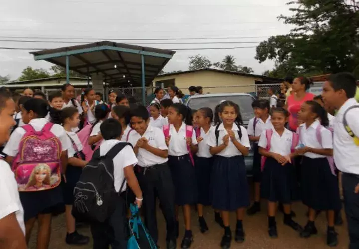 Los estudiantes de sexto grado debieron reiniciar clases en la escuela primaria de Los Santos. Foto: Zenaida Vásquez
