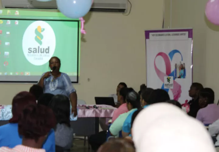 El foro sobre el cáncer se realizó en Colón.