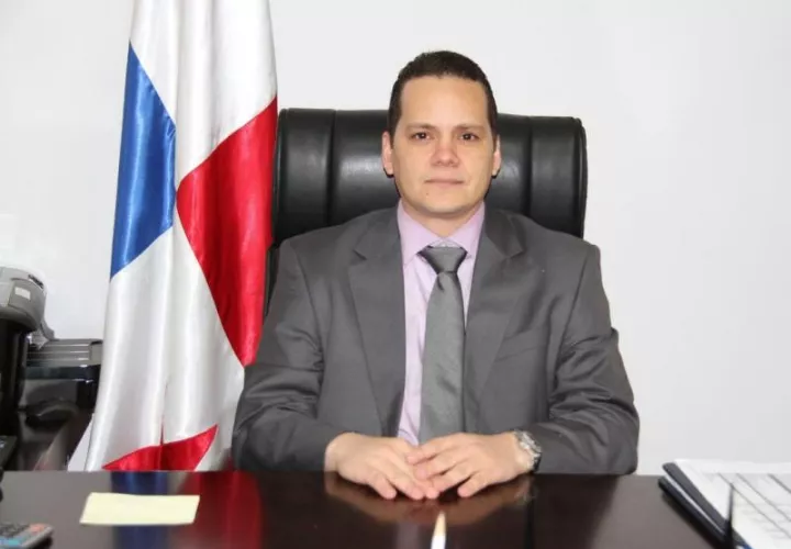 Efraín Medina no explicó la causa de su renuncia / Archivo.