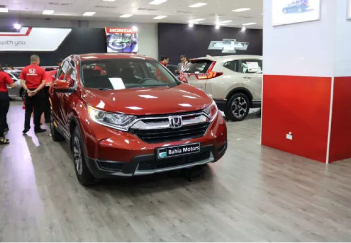 Hasta agosto del presente año se han vendido 5,763 autos menos en comparación al 2016. Foto/Archivo