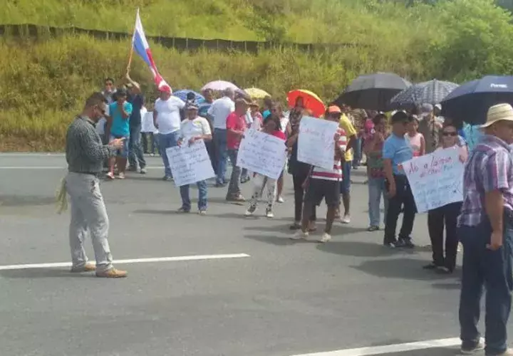 Residentes de Remedios protestaron este martes por segundo día. 